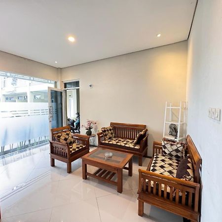 Fakhira Residence Hotel Чианджур Экстерьер фото
