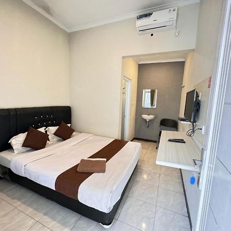 Fakhira Residence Hotel Чианджур Экстерьер фото