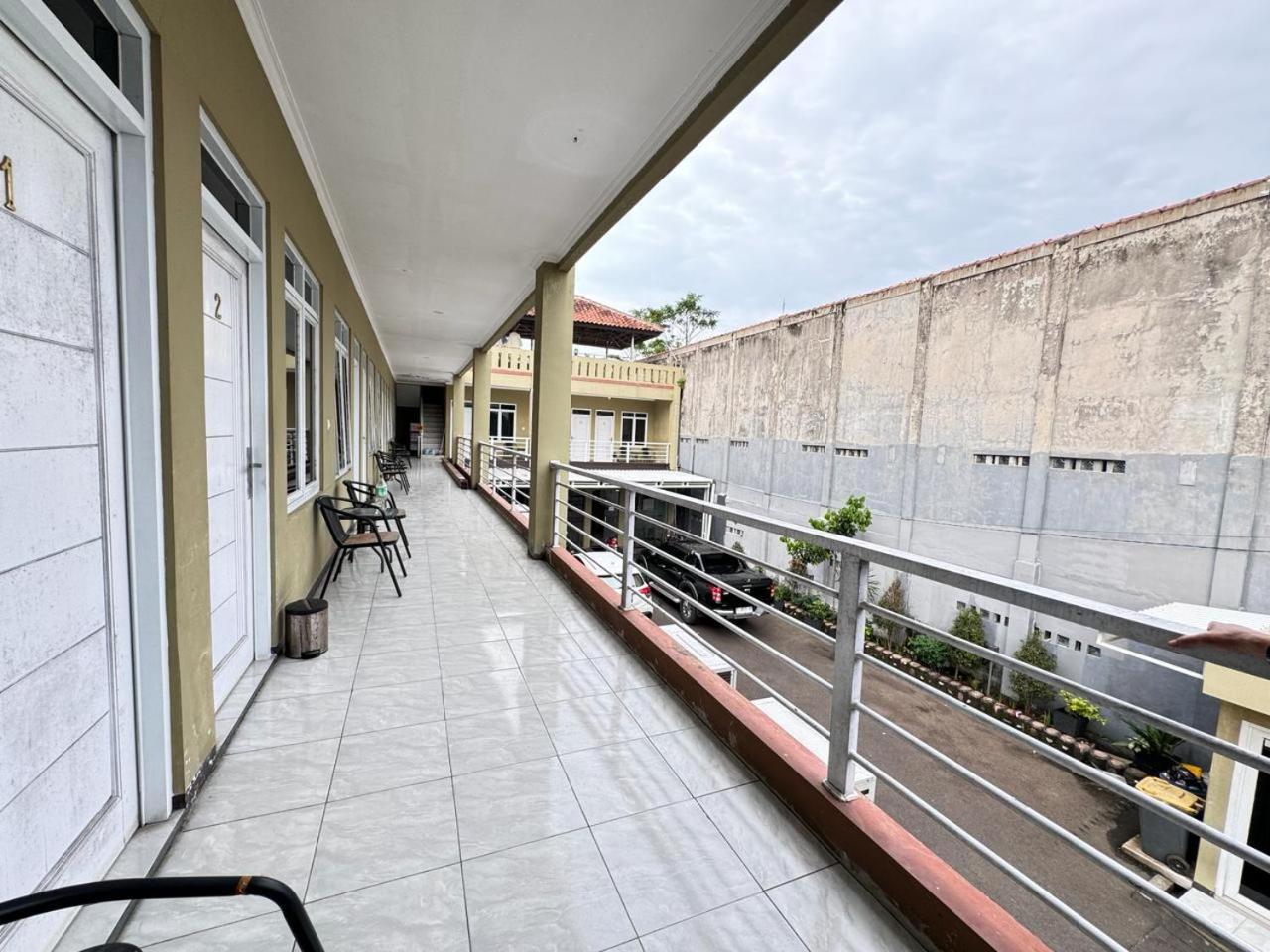 Fakhira Residence Hotel Чианджур Экстерьер фото