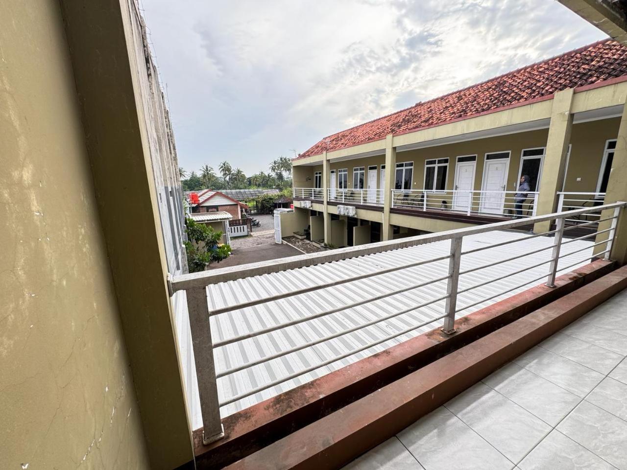 Fakhira Residence Hotel Чианджур Экстерьер фото